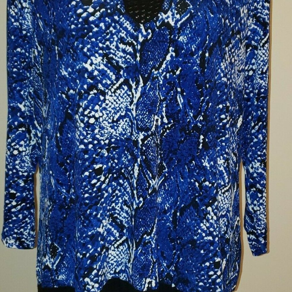 Black Rivet women's top blouse key hole blue black